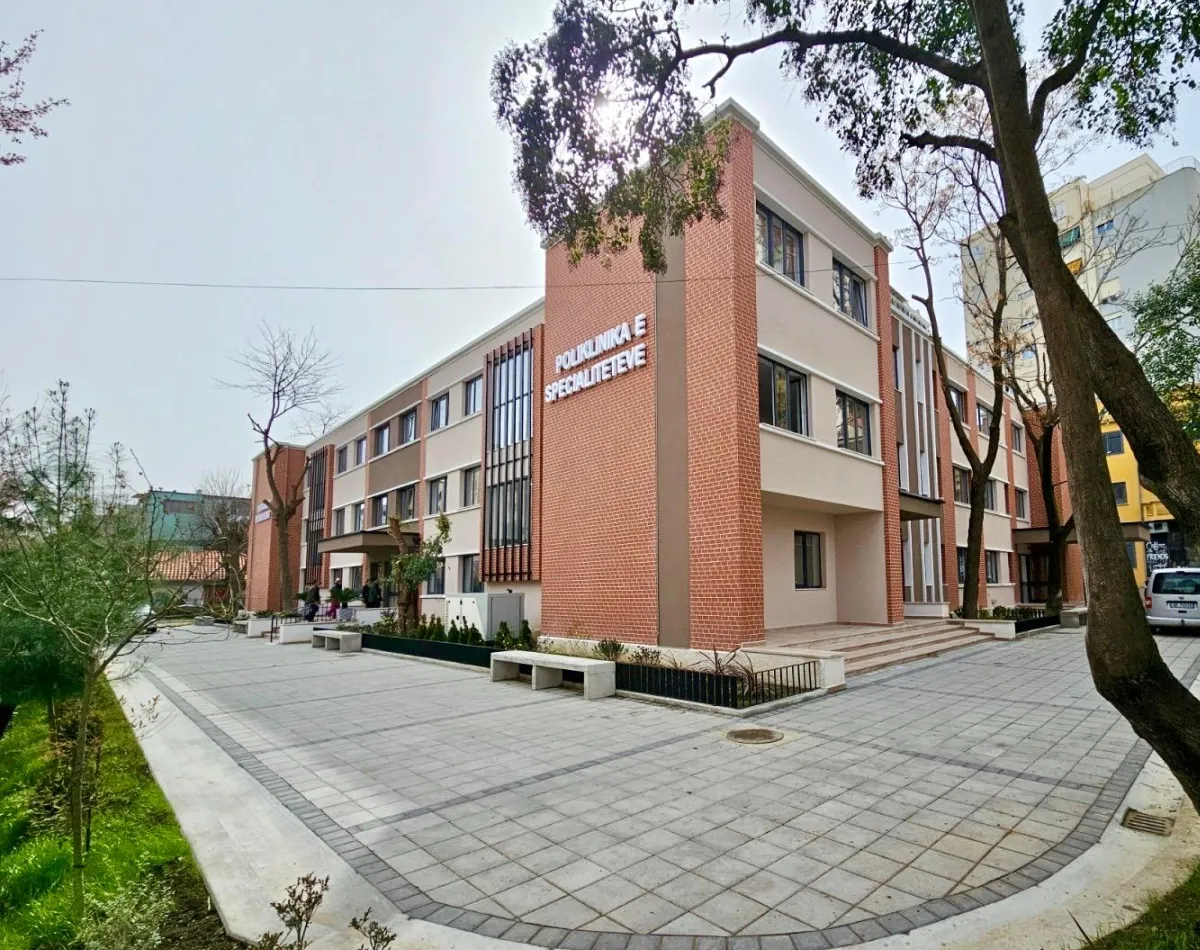 Reconstruction of the Specialties Polyclinic in Elbasan - Foto 1